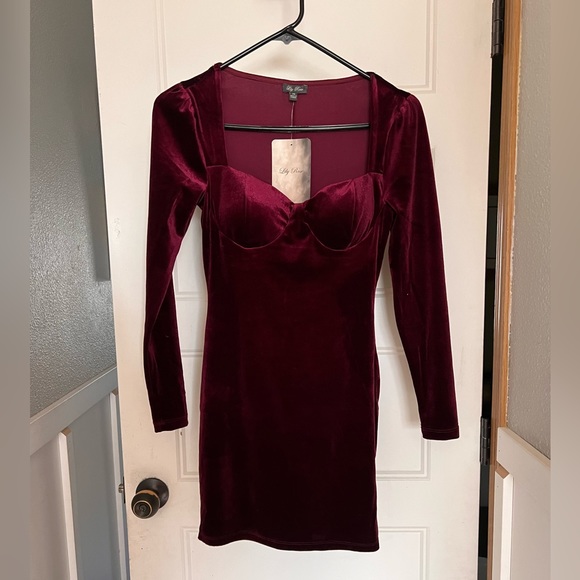 Lily Rose Dresses & Skirts - BNWT Lily Rose Velvet Dress